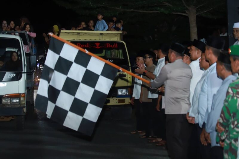 Wakil Gubernur Kepri Nyanyang Haris Pratamura bersama Wabup Lingga melepas pawai takbir keliling Idul Adha 1447 H di Dabo Singkep. Suasana meriah dan penuh haru menyelimuti malam takbiran di Kabupaten Lingga | f. Arnel