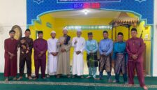 Sekda Kabupaten Lingga H. Armia bersama keluarga melaksanakan Sholat Idul Adha 1447 H di Masjid Al-Amin Dusun Kado, Desa Mepar, Rabu pagi (27/5/2026) dalam suasana khidmat dan penuh kebersamaan | f. Diskominfo Lingga