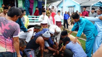 Bupati Lingga Muhammad Nizar melaksanakan Sholat Idul Adha 1447 Hijriah di Masjid At Taqwa Dusun Senempek, Desa Limbung, Lingga Utara | f. Diskominfo Lingga