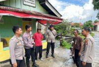 Satbinmas Polres Lingga turun langsung ke Poskamling untuk memperkuat keamanan lingkungan dan membangun kedekatan dengan masyarakat | f. Redaksi