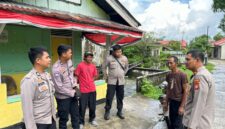 Satbinmas Polres Lingga turun langsung ke Poskamling untuk memperkuat keamanan lingkungan dan membangun kedekatan dengan masyarakat | f. Redaksi