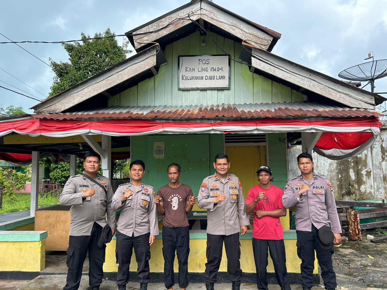 Satbinmas Polres Lingga turun langsung ke Poskamling untuk memperkuat keamanan lingkungan dan membangun kedekatan dengan masyarakat | f. Redaksi