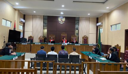 Putusan bebas terhadap empat terdakwa kasus dugaan korupsi pembangunan Jembatan Marok Kecil yang dibacakan Majelis Hakim Pengadilan Negeri Tanjungpinang | f. Redaksi