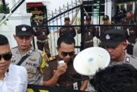 Kajari Lingga Rully Afandi memimpin audiensi bersama Aliansi Pemuda Kabupaten Lingga terkait dugaan THR belum dibayarkan dan indikasi penyimpangan di lingkungan Pemkab Lingga | f. Redaksi