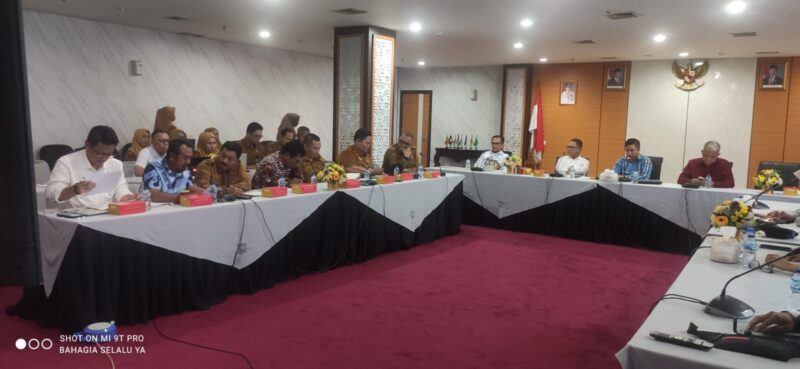 Bapenda Lingga bersama DPRD Kepri membahas lambatnya kajian HPM pasir kuarsa yang dinilai berdampak pada investasi tambang dan potensi PAD daerah | f. Redaksi