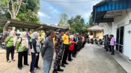 Dinkes PPKB Lingga menggelar gotong royong serentak melalui gerakan PSN 3M Plus untuk mencegah penyebaran DBD. Kegiatan melibatkan masyarakat, TNI-Polri hingga lintas sektor | f. Wandy