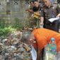Kejari Lingga menurunkan tujuh jaksa peneliti untuk mengawal rekonstruksi kasus pembunuhan perempuan muda di Jalan Setajam, Sungai Lumpur, Singkep. Sebanyak 25 adegan diperagakan tersangka dengan pengamanan ketat | f. Redaksi