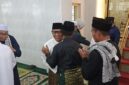Wakil Gubernur Kepri Nyanyang Haris Pratamura melaksanakan Salat Iduladha 1447 Hijriah bersama masyarakat di Masjid Az-Zulfa, Singkep, Lingga | f. Wandy