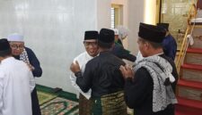 Wakil Gubernur Kepri Nyanyang Haris Pratamura melaksanakan Salat Iduladha 1447 Hijriah bersama masyarakat di Masjid Az-Zulfa, Singkep, Lingga | f. Wandy