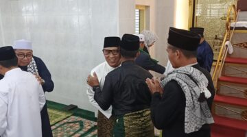 Wakil Gubernur Kepri Nyanyang Haris Pratamura melaksanakan Salat Iduladha 1447 Hijriah bersama masyarakat di Masjid Az-Zulfa, Singkep, Lingga | f. Wandy
