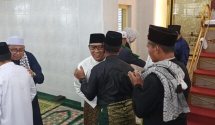 Wakil Gubernur Kepri Nyanyang Haris Pratamura melaksanakan Salat Iduladha 1447 Hijriah bersama masyarakat di Masjid Az-Zulfa, Singkep, Lingga | f. Wandy
