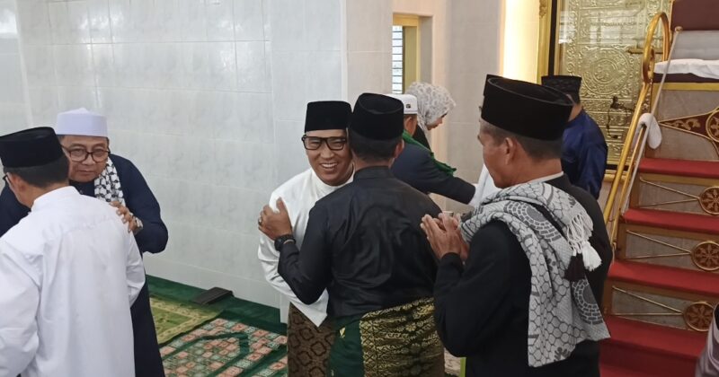 Wakil Gubernur Kepri Nyanyang Haris Pratamura melaksanakan Salat Iduladha 1447 Hijriah bersama masyarakat di Masjid Az-Zulfa, Singkep, Lingga | f. Wandy