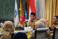 Wakil Gubernur Kepulauan Riau, Nyanyang Haris Pratamura, memimpin rapat persiapan penyelenggaraan Musabaqah Tilawatil Qur’an (MTQ) XII Tingkat Provinsi Kepulauan Riau Tahun 2026 di Gedung Daerah Provinsi Kepri, Tanjungpinang, Senin (25/5/2026) | f. Diskominfo Kepri