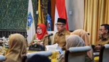 Wakil Gubernur Kepulauan Riau, Nyanyang Haris Pratamura, memimpin rapat persiapan penyelenggaraan Musabaqah Tilawatil Qur’an (MTQ) XII Tingkat Provinsi Kepulauan Riau Tahun 2026 di Gedung Daerah Provinsi Kepri, Tanjungpinang, Senin (25/5/2026) | f. Diskominfo Kepri
