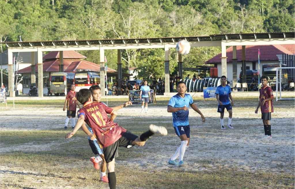 Tim Media B berhasil mengalahkan Tim Satlantas dengan skor 3-1 pada Turnamen Mini Soccer Kapolres Lingga Cup 2026 | f. Sahib