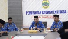 Wakil Bupati Lingga H. Novrizal memimpin Rapat Koordinasi OPD Tahun Anggaran 2026. Forum ini menjadi sarana evaluasi program pembangunan, penguatan sinergi antar perangkat daerah, dan peningkatan pelayanan masyarakat | f. Diskominfo Lingga