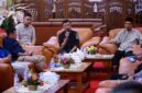 Wakil Bupati Lingga Novrizal bersama Dinas Pariwisata Kepri dan pelaku wisata membahas penguatan sektor pariwisata. Lingga diproyeksikan menjadi destinasi unggulan wisata religi, budaya, dan sejarah di Kepulauan Riau | f. Diskominfo Lingga