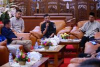 Wakil Bupati Lingga Novrizal bersama Dinas Pariwisata Kepri dan pelaku wisata membahas penguatan sektor pariwisata. Lingga diproyeksikan menjadi destinasi unggulan wisata religi, budaya, dan sejarah di Kepulauan Riau | f. Diskominfo Lingga