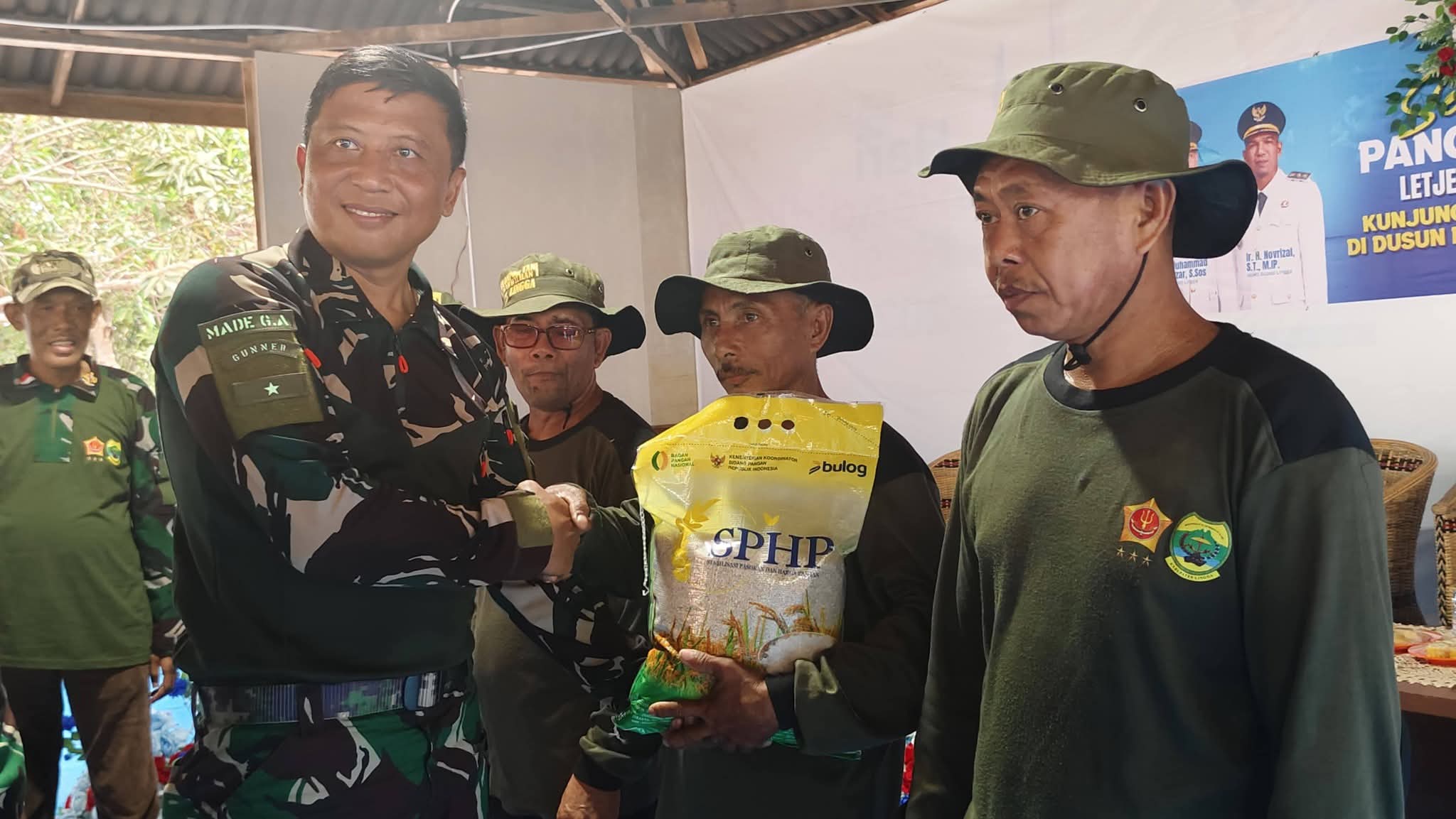 Sekda Lingga H. Armia menyambut kunjungan kerja Pangkogabwilhan I Letjen TNI Kunto Arief Wibowo di Kabupaten Lingga. Kunjungan fokus pada penguatan ketahanan pangan dan pengembangan pertanian berkelanjutan | f. Diskominfo Lingga