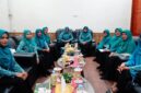 TP PKK Kabupaten Lingga mengikuti sosialisasi pengolahan produk perikanan yang digelar TP PKK Kepri. Kegiatan ini bertujuan meningkatkan nilai tambah hasil laut dan memperkuat ekonomi keluarga masyarakat pesisir | f. Diskominfo Lingga