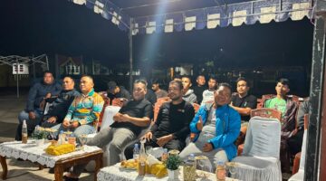 Bupati Lingga Muhammad Nizar menghadiri nonton bersama pembukaan Piala Dunia 2026 di Daik Lingga. Kegiatan ini menjadi bagian dari upaya menghadirkan tontonan olahraga dunia secara gratis, merata, dan memperkuat kebersamaan masyarakat | f. Diskominfo Lingga