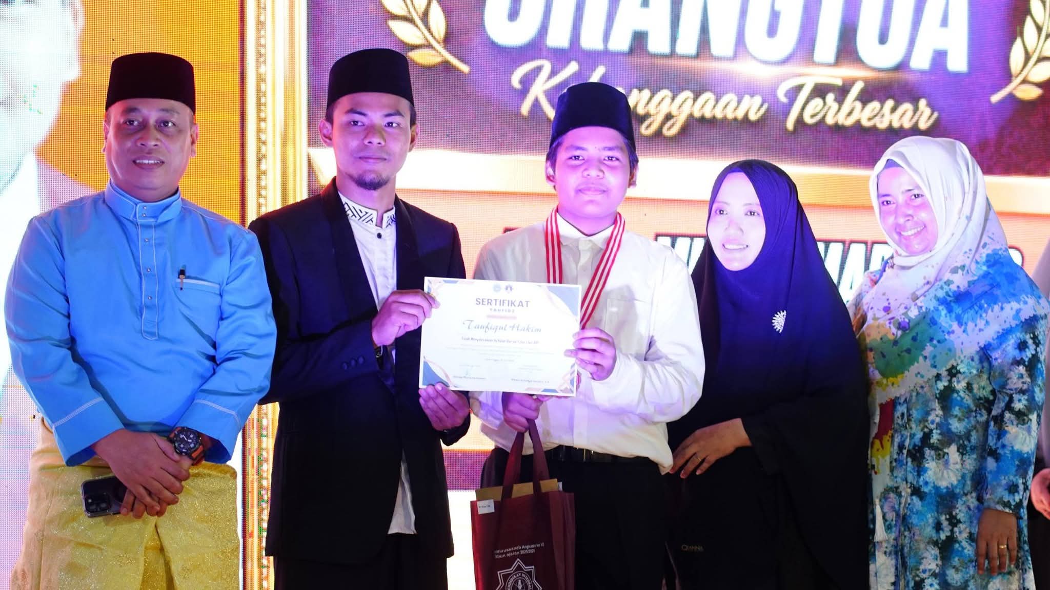 Suasana Haflah Akhirussanah Angkatan VI SDI Integral Luqman Al Hakim Lingga di Aula Kantor Bupati Lingga, Senin (15/6/2026) | f. Diskominfo Lingga