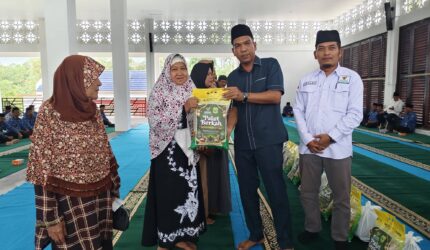 Pemerintah Kabupaten Lingga memperingati Tahun Baru Islam 1 Muharam 1448 H di Masjid Megat Kuning Daik Lingga | f. Diskominfo Lingga
