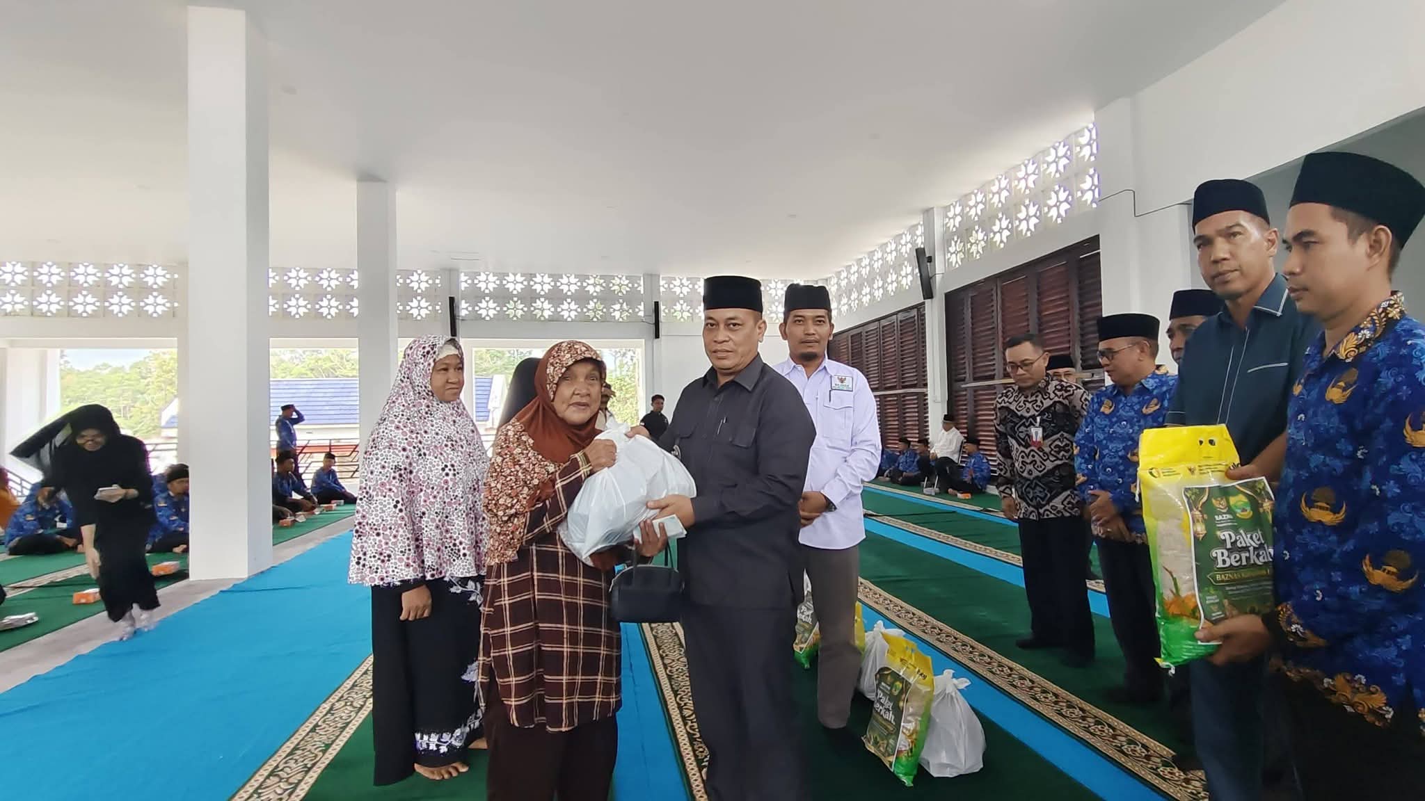 Pemerintah Kabupaten Lingga memperingati Tahun Baru Islam 1 Muharam 1448 H di Masjid Megat Kuning Daik Lingga | f. Diskominfo Lingga