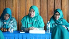 TP-PKK Kabupaten Lingga melakukan pembinaan Program Kampung CERIA di Desa Resun sebagai desa percontohan | f. Diskominfo Lingga