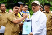 Wakil Gubernur Kepri Nyanyang Haris Pratamura bersama Bupati Lingga M. Nizar melakukan survei lokasi pembangunan Sekolah Rakyat di Dusun Malar, Desa Mepar | f. Diskominfo Lingga