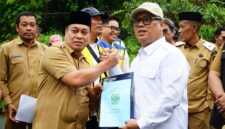 Wakil Gubernur Kepri Nyanyang Haris Pratamura bersama Bupati Lingga M. Nizar melakukan survei lokasi pembangunan Sekolah Rakyat di Dusun Malar, Desa Mepar | f. Diskominfo Lingga