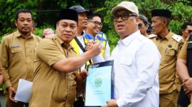 Wakil Gubernur Kepri Nyanyang Haris Pratamura bersama Bupati Lingga M. Nizar melakukan survei lokasi pembangunan Sekolah Rakyat di Dusun Malar, Desa Mepar | f. Diskominfo Lingga