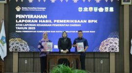 Pemkab Lingga menghadiri penyampaian LHP BPK Kepri atas Laporan Keuangan Tahun Anggaran 2025. Bupati M. Nizar menegaskan komitmen meningkatkan tata kelola keuangan yang transparan, akuntabel, dan berkualitas | f. Diskominfo Lingga
