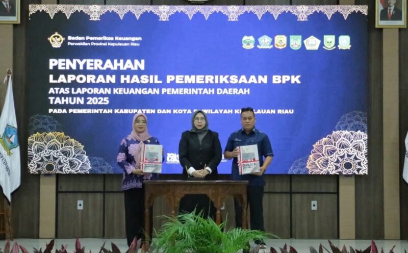 Pemkab Lingga menghadiri penyampaian LHP BPK Kepri atas Laporan Keuangan Tahun Anggaran 2025. Bupati M. Nizar menegaskan komitmen meningkatkan tata kelola keuangan yang transparan, akuntabel, dan berkualitas | f. Diskominfo Lingga