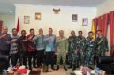 Wakil Bupati Lingga H. Novrizal menerima kunjungan silaturahmi Danlanud dan membahas rencana latihan tempur militer di Pantai Todak, Dabo Singkep | f. Redaksi