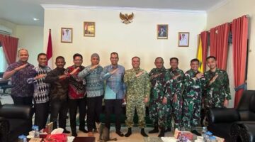 Wakil Bupati Lingga H. Novrizal menerima kunjungan silaturahmi Danlanud dan membahas rencana latihan tempur militer di Pantai Todak, Dabo Singkep | f. Redaksi