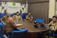 Bupati Lingga M. Nizar mengikuti rapat koordinasi percepatan tukar menukar lahan untuk pembangunan fasilitas pengolahan dan pemurnian bauksit PT Tianshan Alumina Indonesia yang masuk Proyek Strategis Nasional (PSN) | f. Prokopim Lingga
